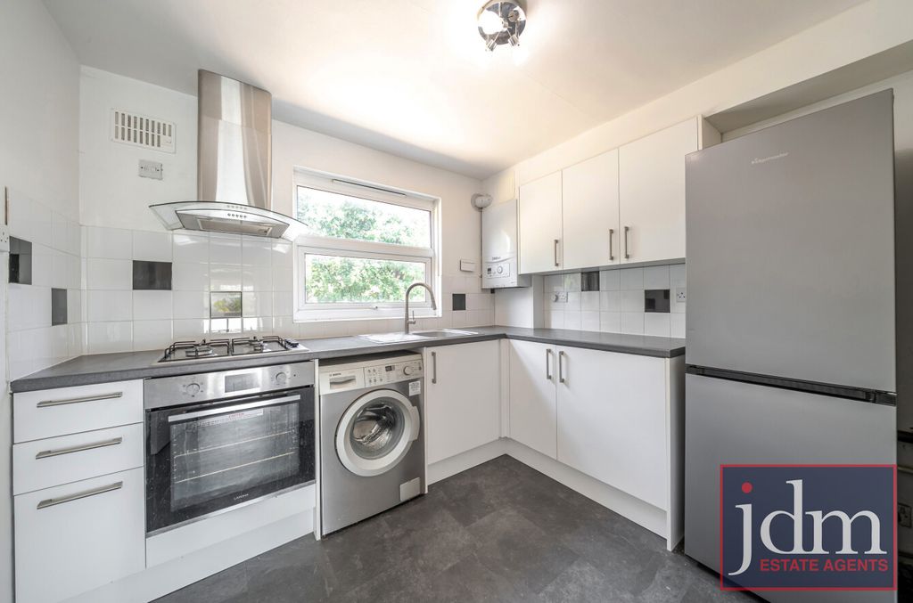 Property photo 2 of 10 Kitchen