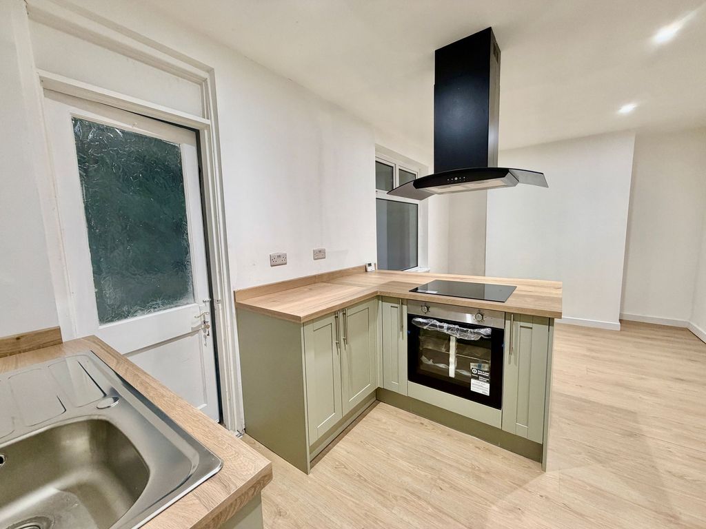 Property photo 2 of 36