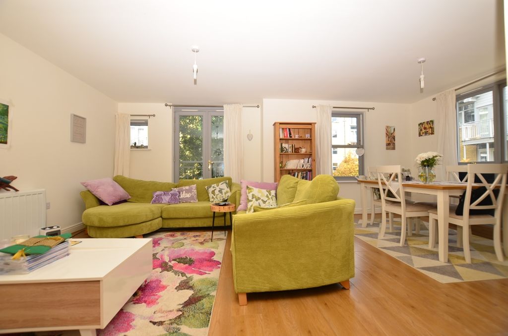 Property photo 2 of 9 Lounge