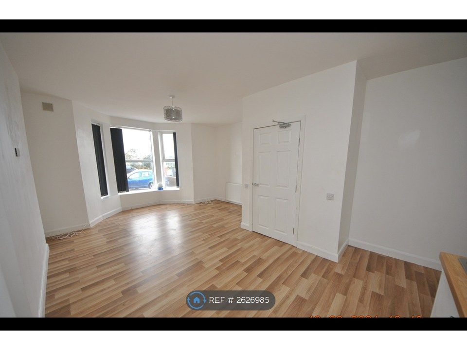 Property photo 1 of 4 Living/ Bedroom