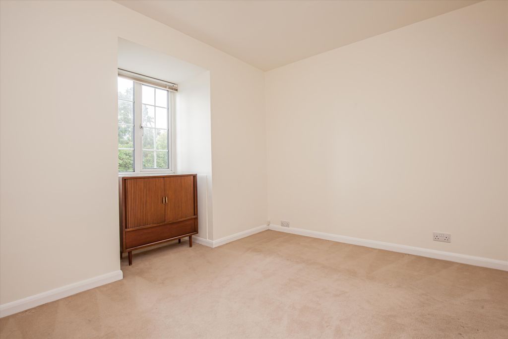 Property photo 2 of 12 Image