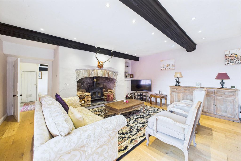 Property photo 2 of 33