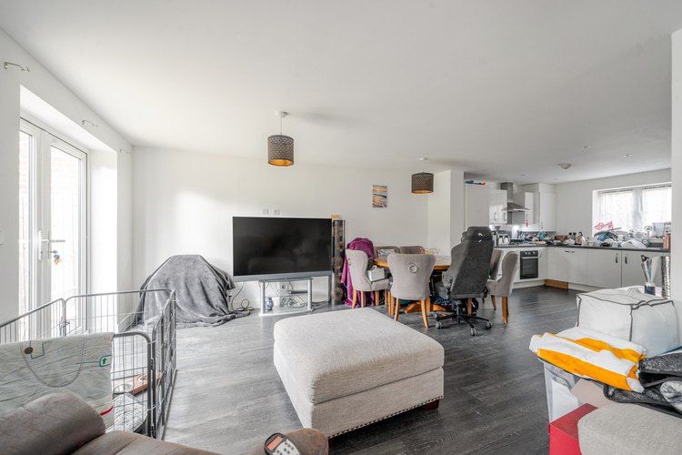 Property photo 2 of 17