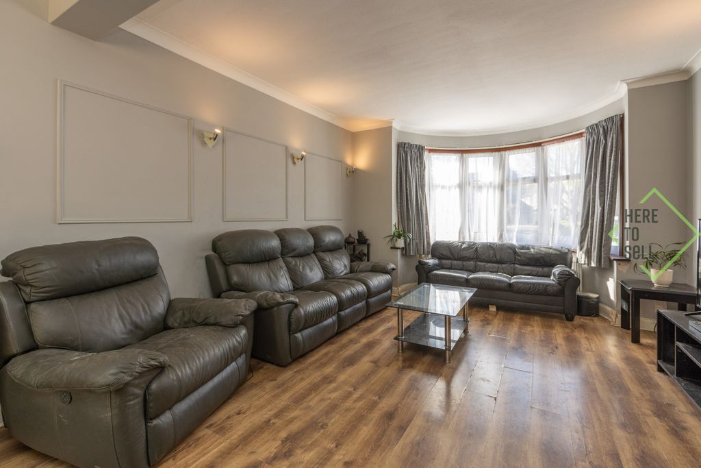 Property photo 3 of 14 Longland Drive, N20