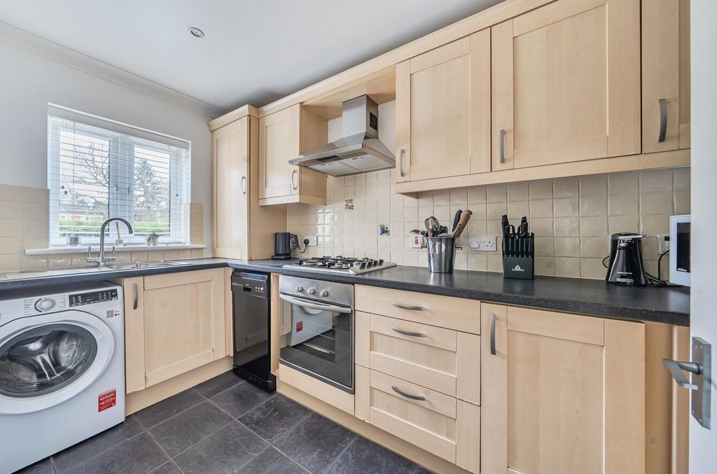 Property photo 2 of 18 1397820-11-696E4E8Fcc3Eb.Jpg