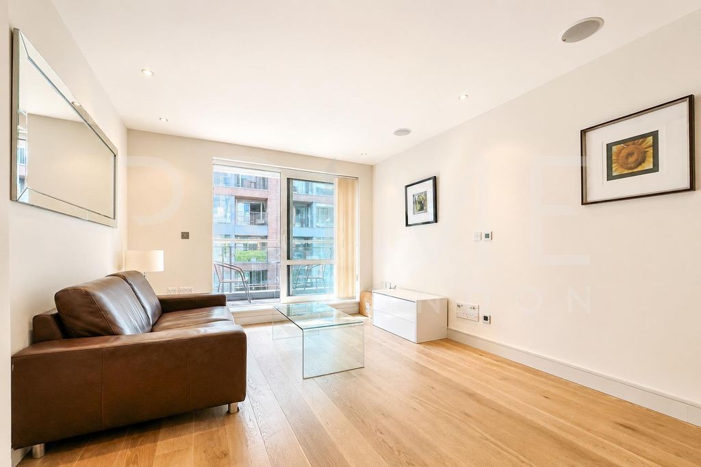 Property photo 3 of 11 CH3.Jpg
