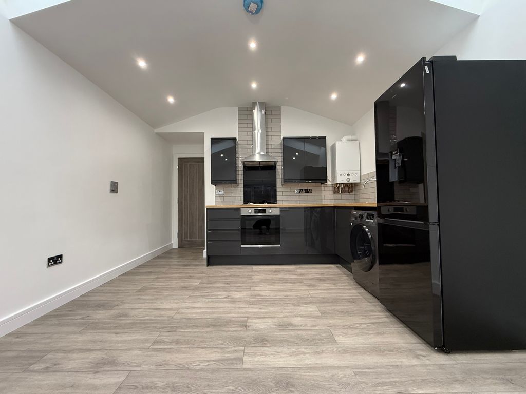 Property photo 3 of 11 Front