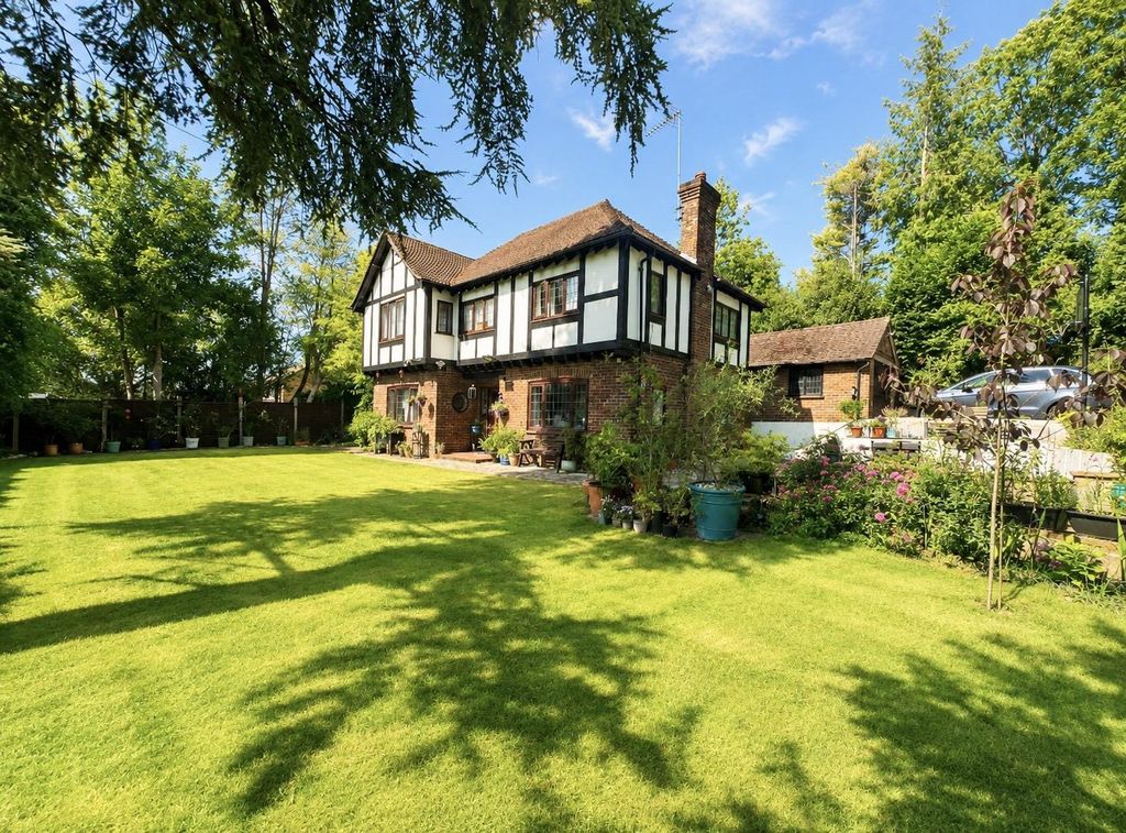 4 bed detached house for saleGodstone Road, Caterham CR3