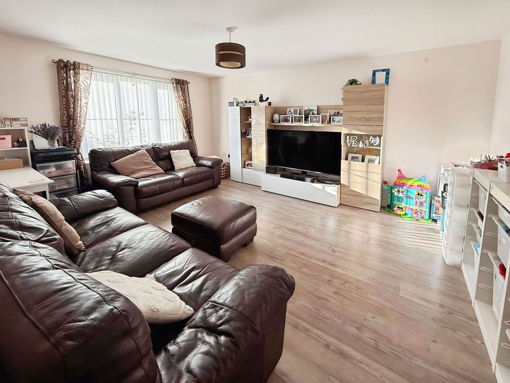 Property photo 3 of 31