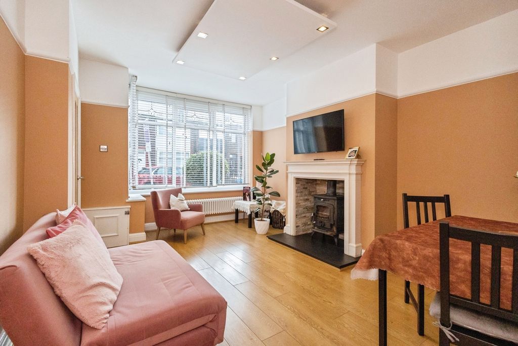 Property photo 3 of 16 Pbox-Img.Jpg
