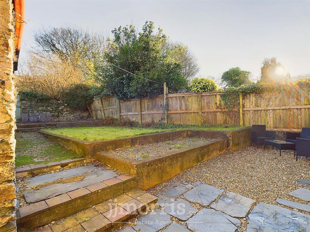 Property photo 3 of 27