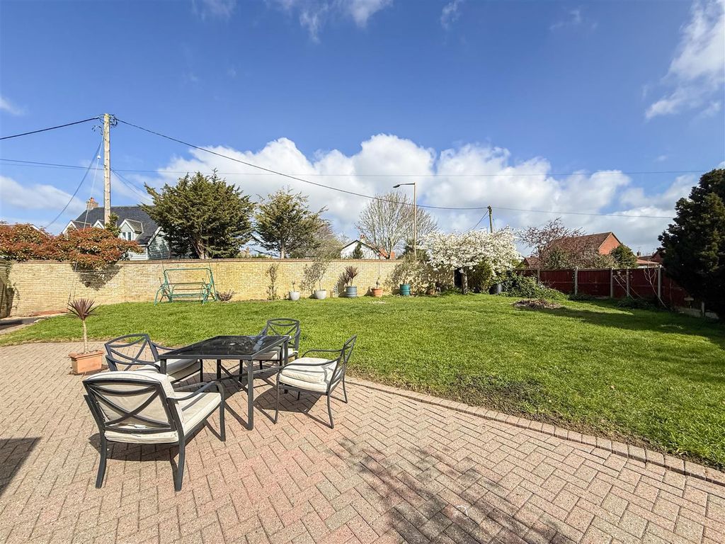 Property photo 3 of 23 Garden