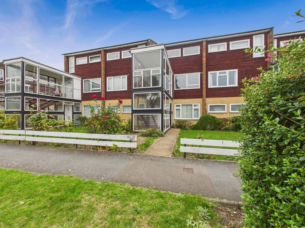 Property photo 1 of 11 Front