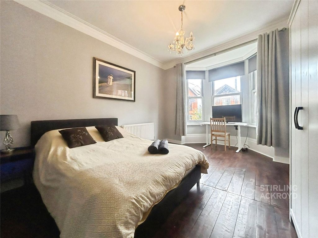 Property photo 2 of 5 Bedroom