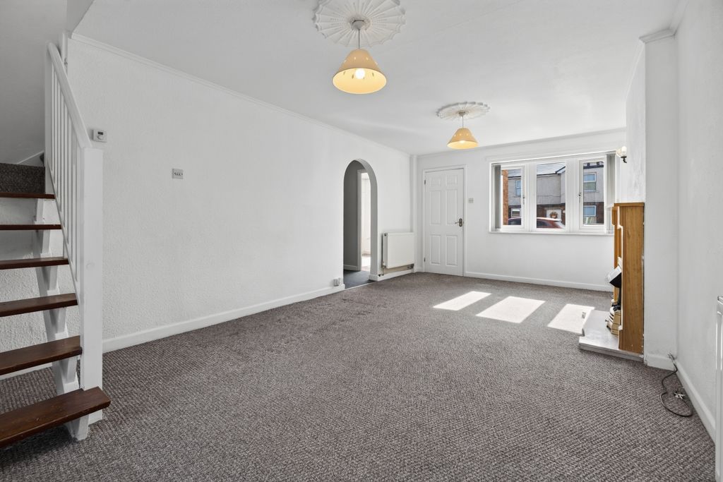 Property photo 3 of 11 Living Room (3)-2