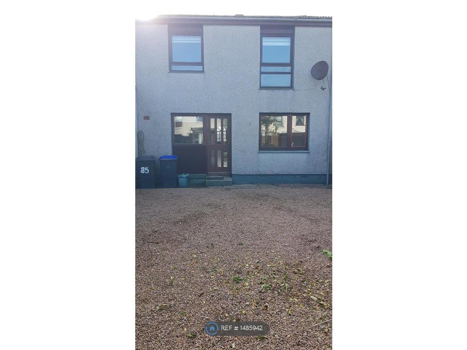 3 bed semi-detached house to rent Meethill
