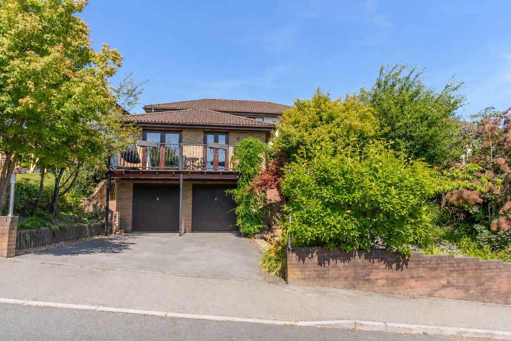 Property photo 1 of 39