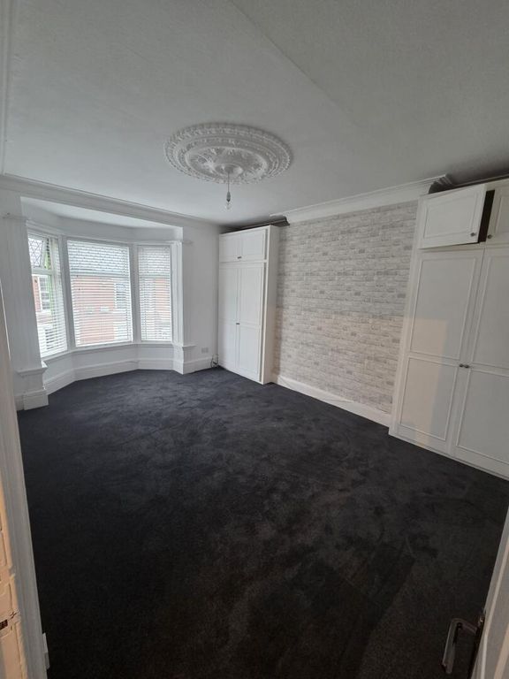 Property photo 1 of 6 Bedroom