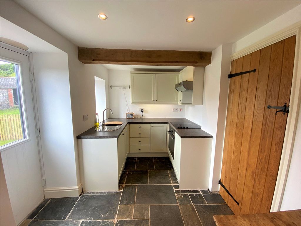 Property photo 2 of 17 Picture No. 12