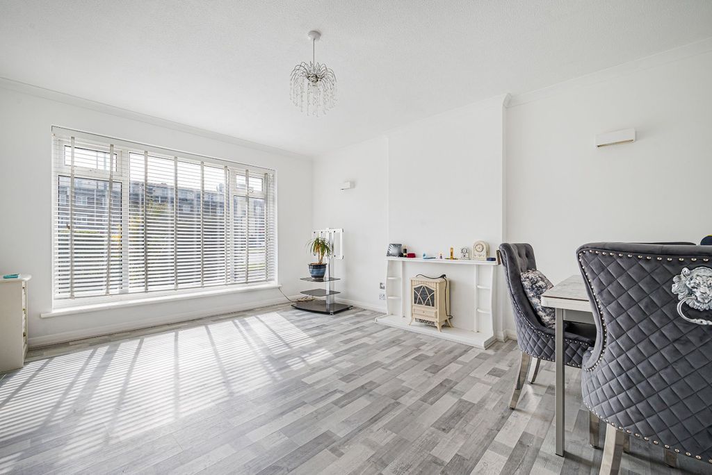 Property photo 2 of 21 Picture No. 18