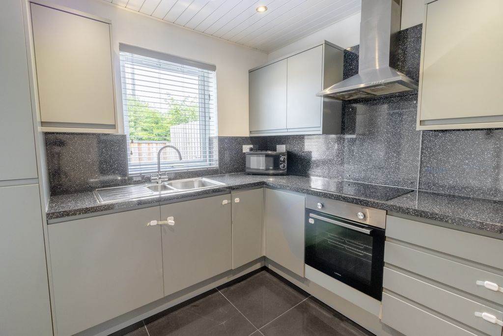 Property photo 2 of 19 Kitchen