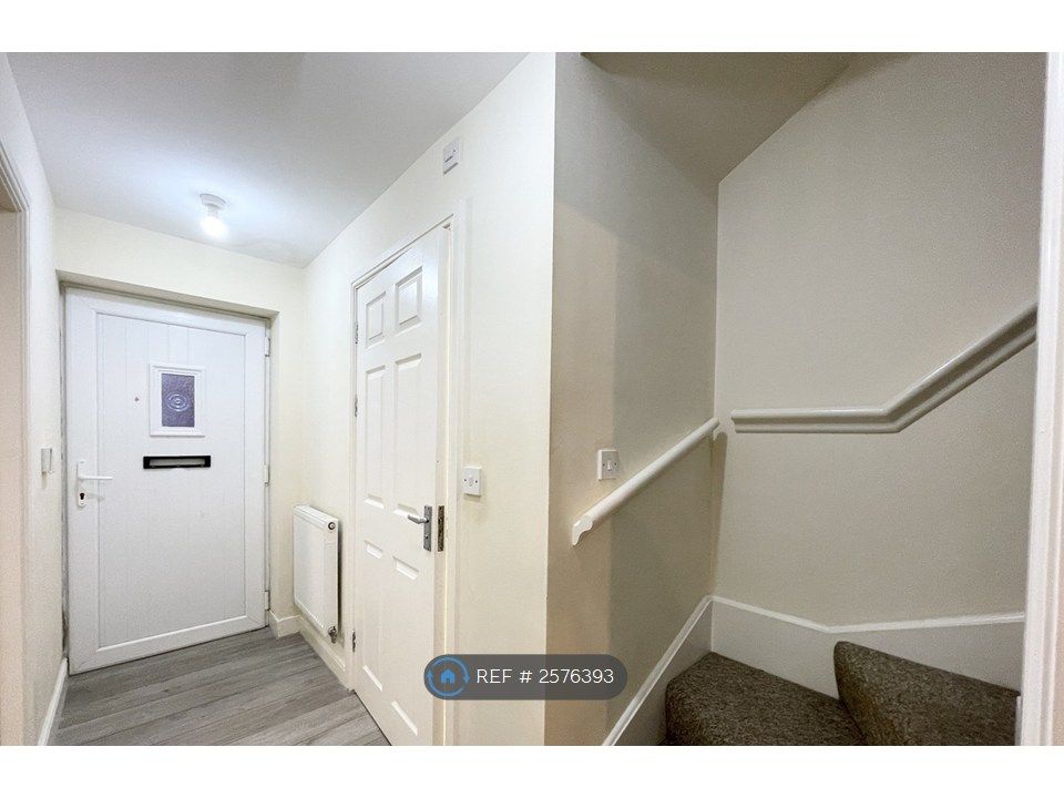 Property photo 3 of 12 Entrance Hall