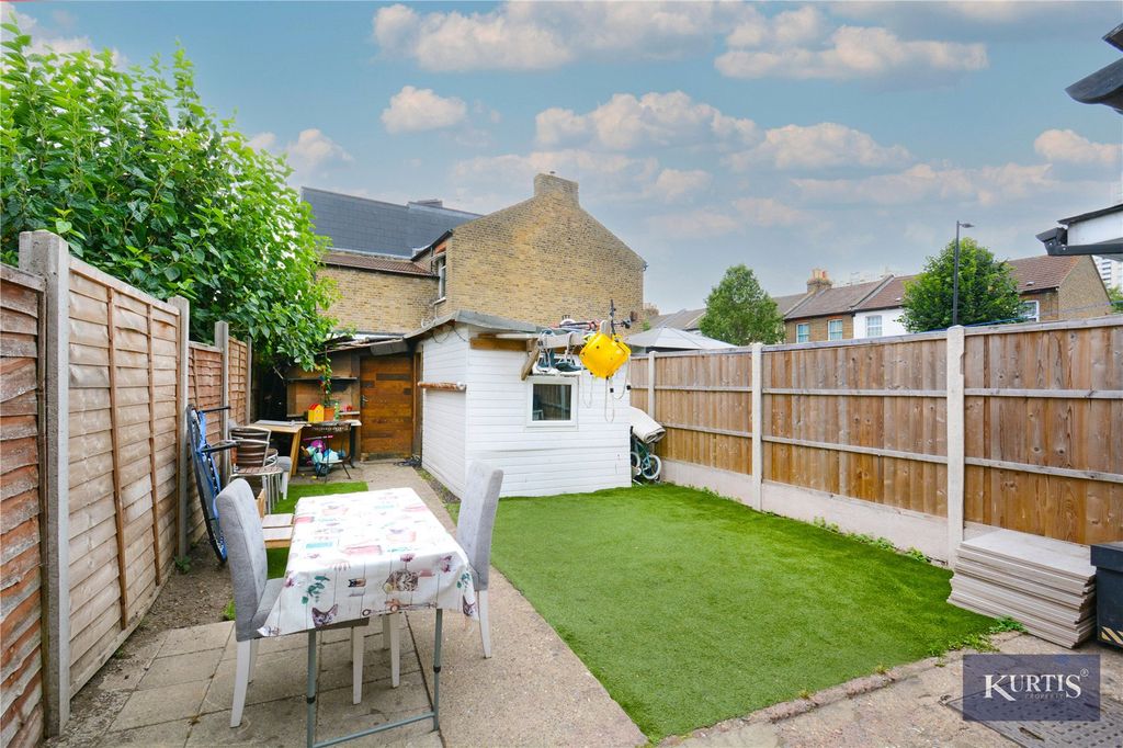 Property photo 2 of 12 Picture No. 11