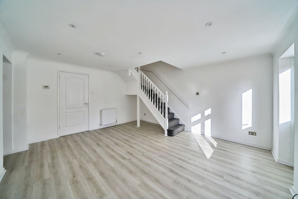 Property photo 3 of 17 Photo