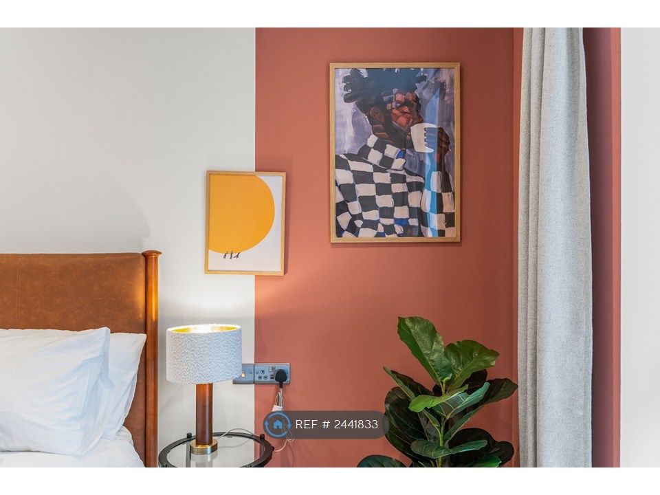 Property photo 1 of 15 Principal Bedroom