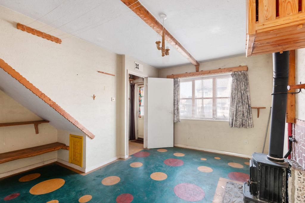 Property photo 3 of 13