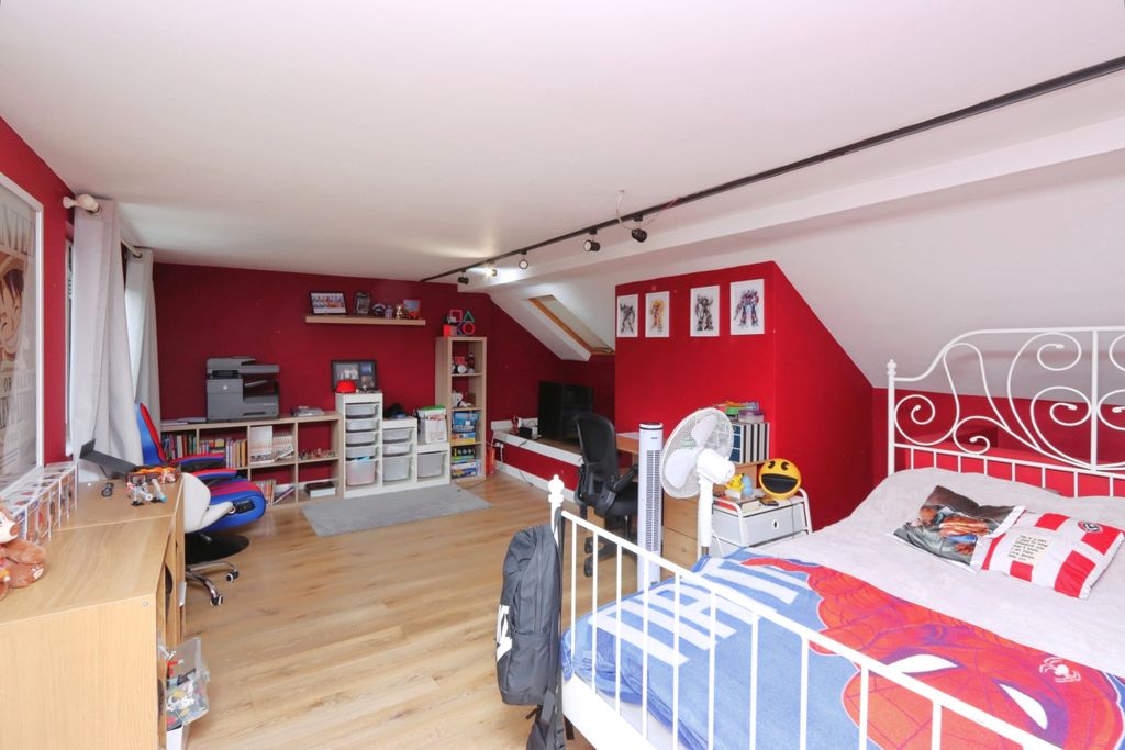 Property photo 3 of 15