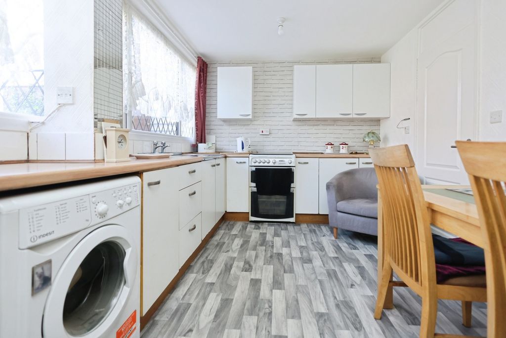 Property photo 3 of 17 Pbox-Img.Jpg