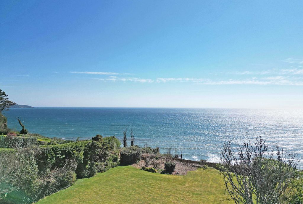 Property photo 3 of 9 Photo 3