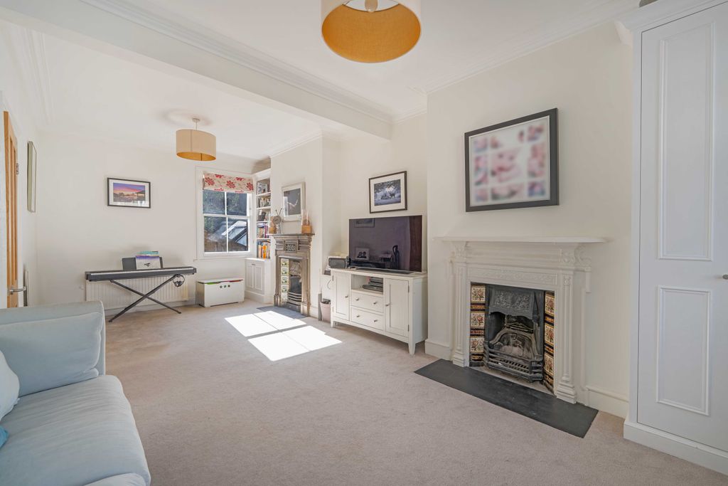 Property photo 3 of 12 4 Napoleon Rd, Twickenham, Tw1 3Ep-5