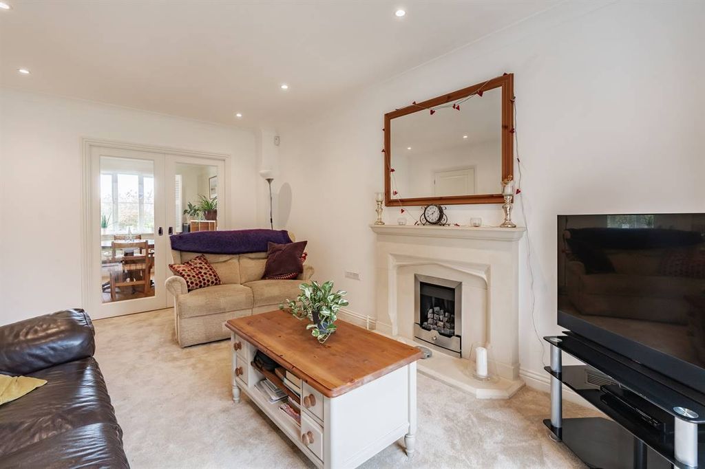 Property photo 2 of 24