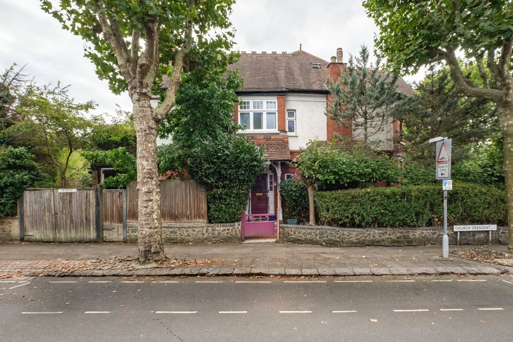 Property photo 3 of 27