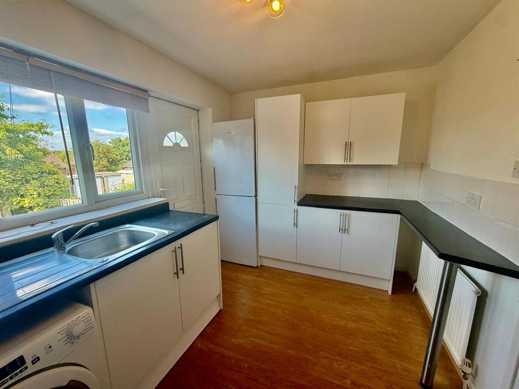 Property photo 3 of 16 Fitted Kitchen: