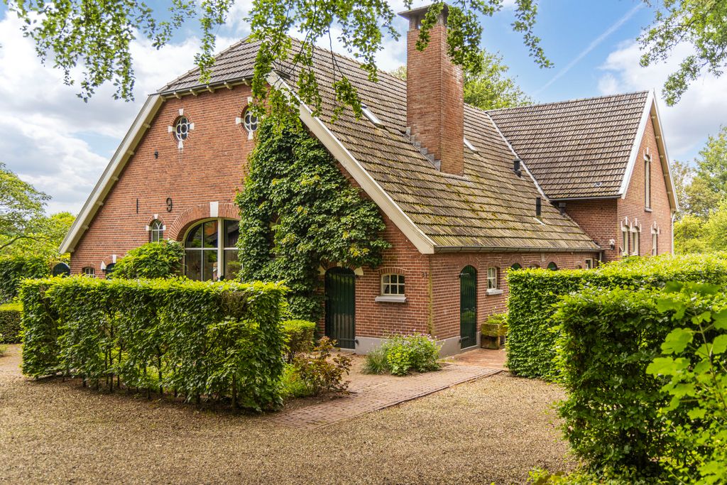 Property photo 2 of 36