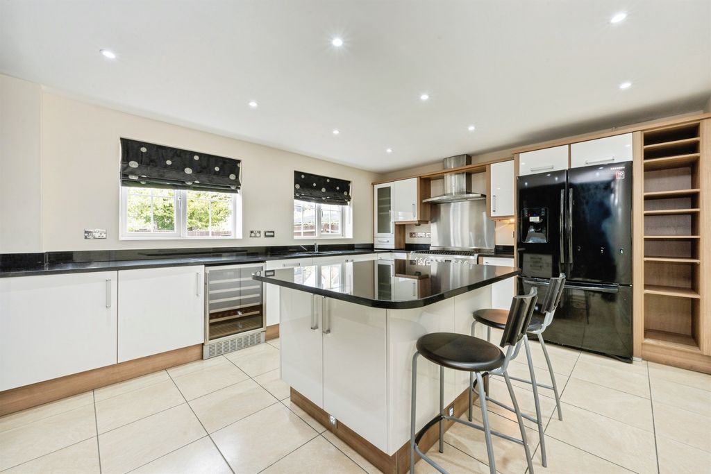 Property photo 2 of 19