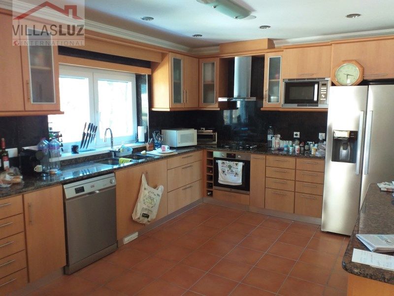 Property photo 2 of 31