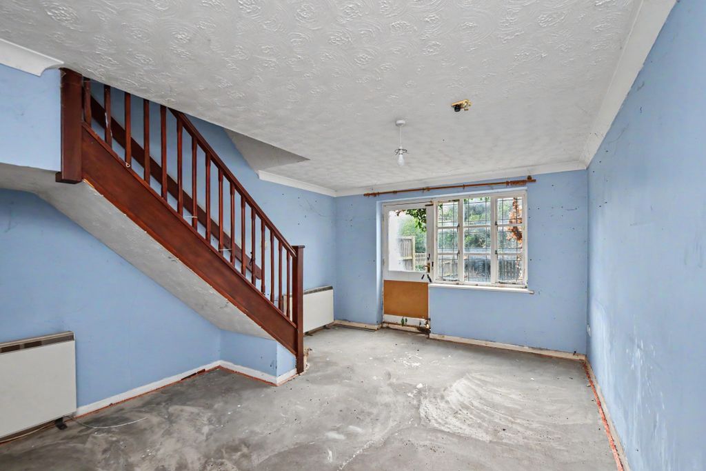 Property photo 3 of 14 4 Chattisham Close, Stowmarket, Suffolk, Ip14 2Re