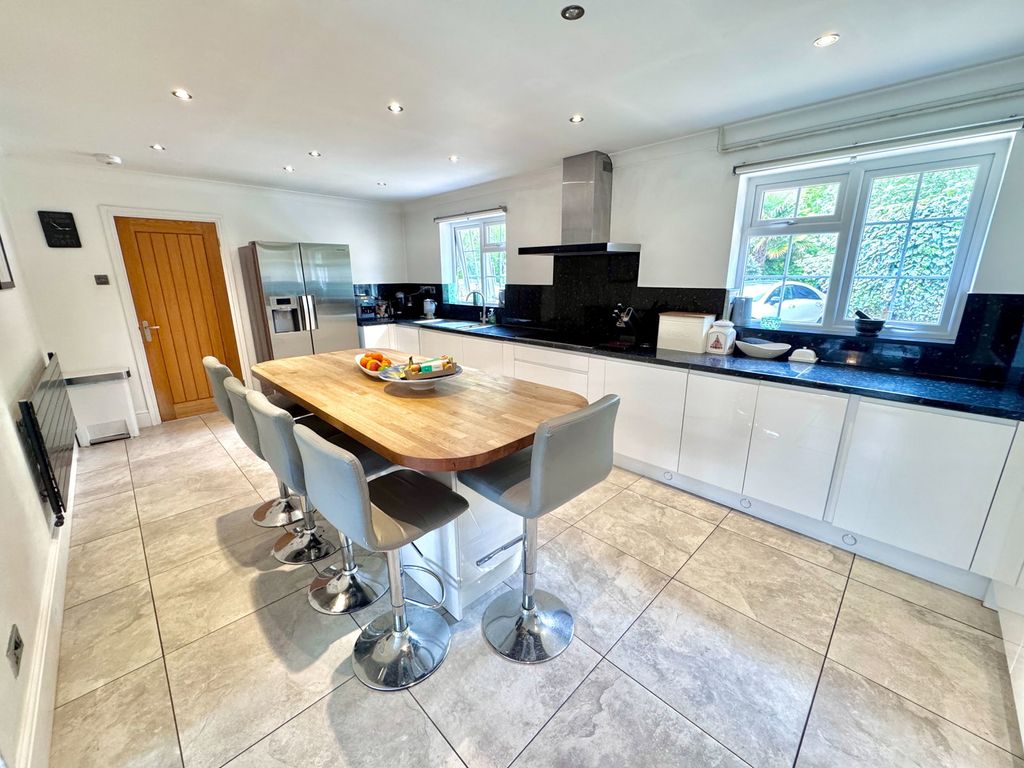 Property photo 2 of 43