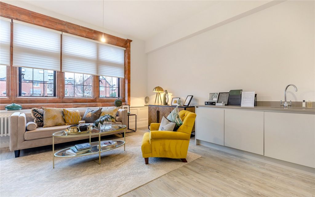 Property photo 3 of 14 Sitting Room