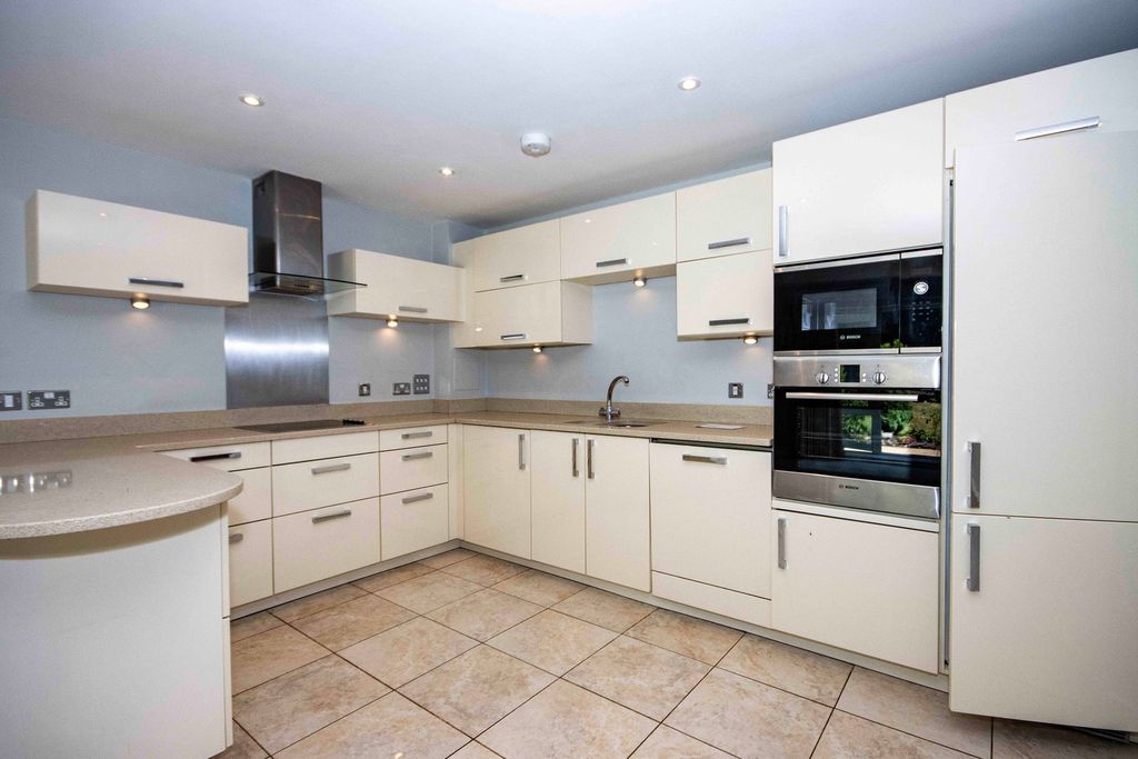 Property photo 3 of 15