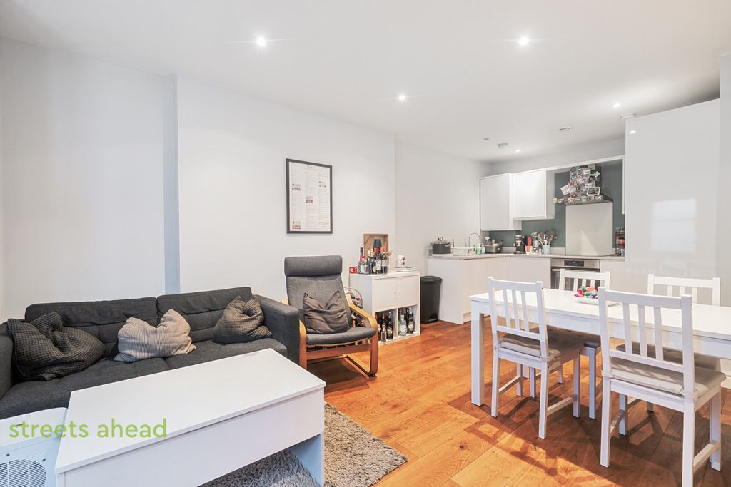 Property photo 1 of 17 A1E7ccc2-758d-47c...