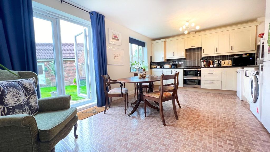Property photo 2 of 17 Kitchen