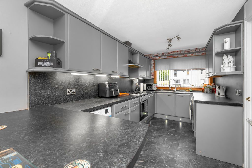 Property photo 2 of 24 Dining Kitchen