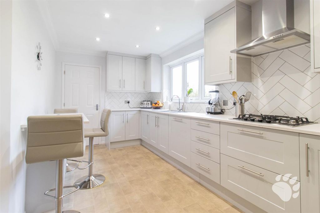 Property photo 3 of 26 Kitchen