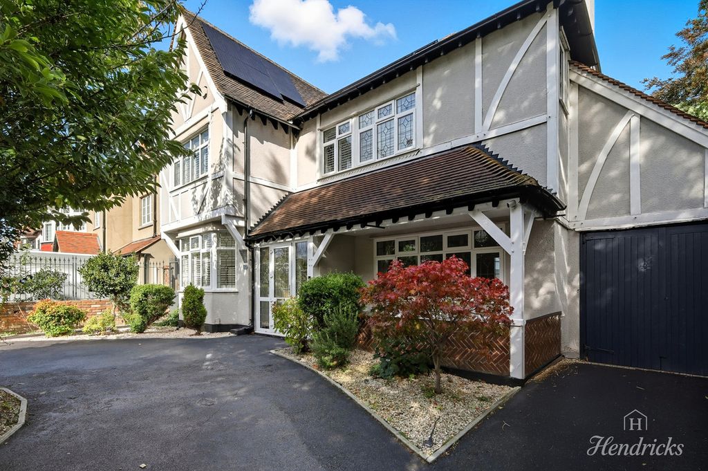 Property photo 2 of 48