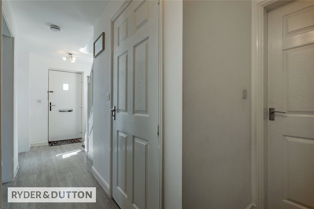 Property photo 3 of 27 Hallway